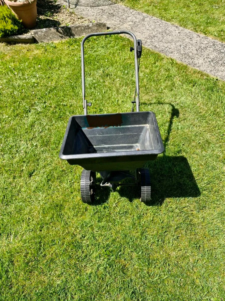 Seed/Grit spreader - Image 2