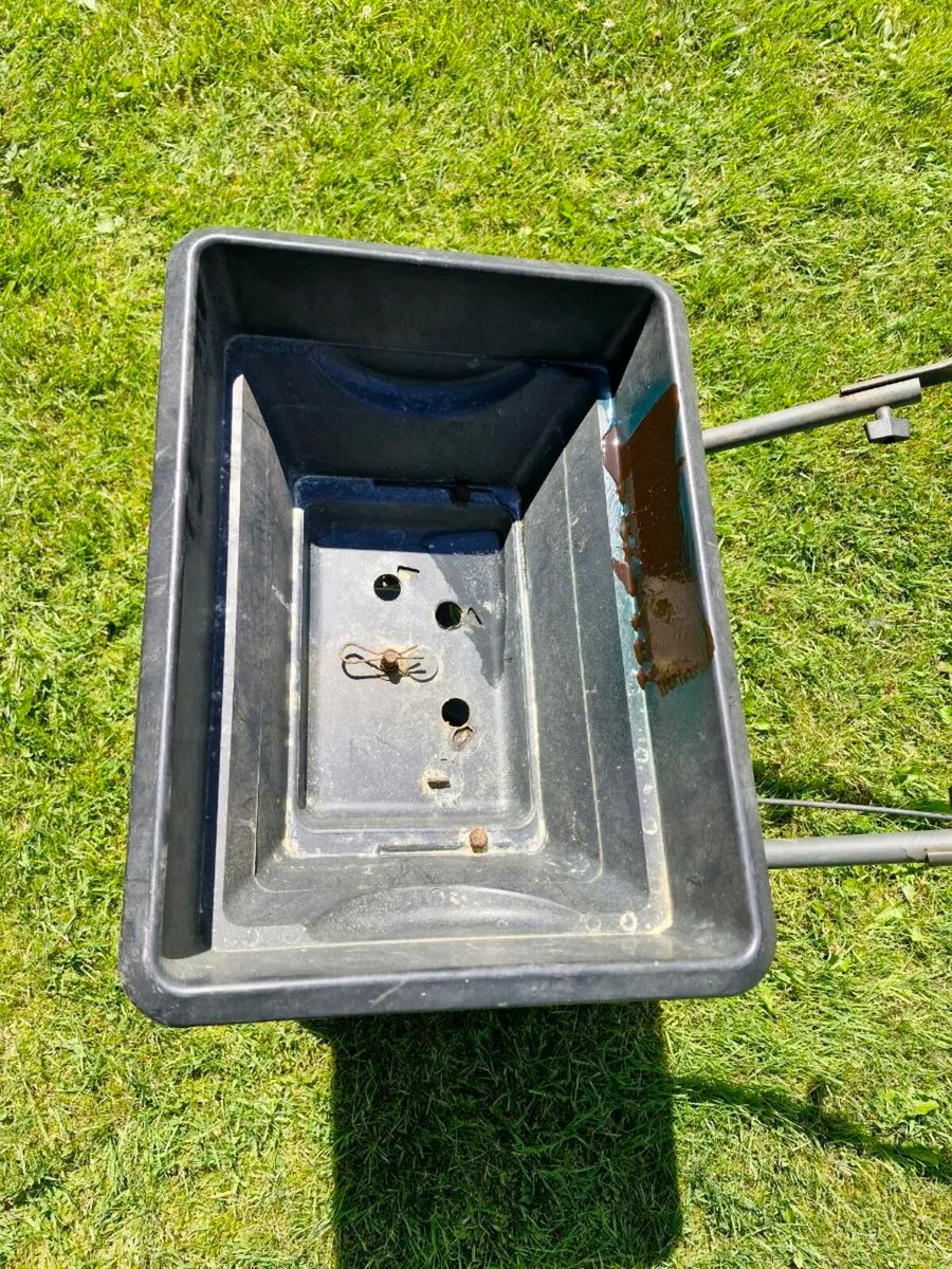 Seed/Grit spreader - Image 3