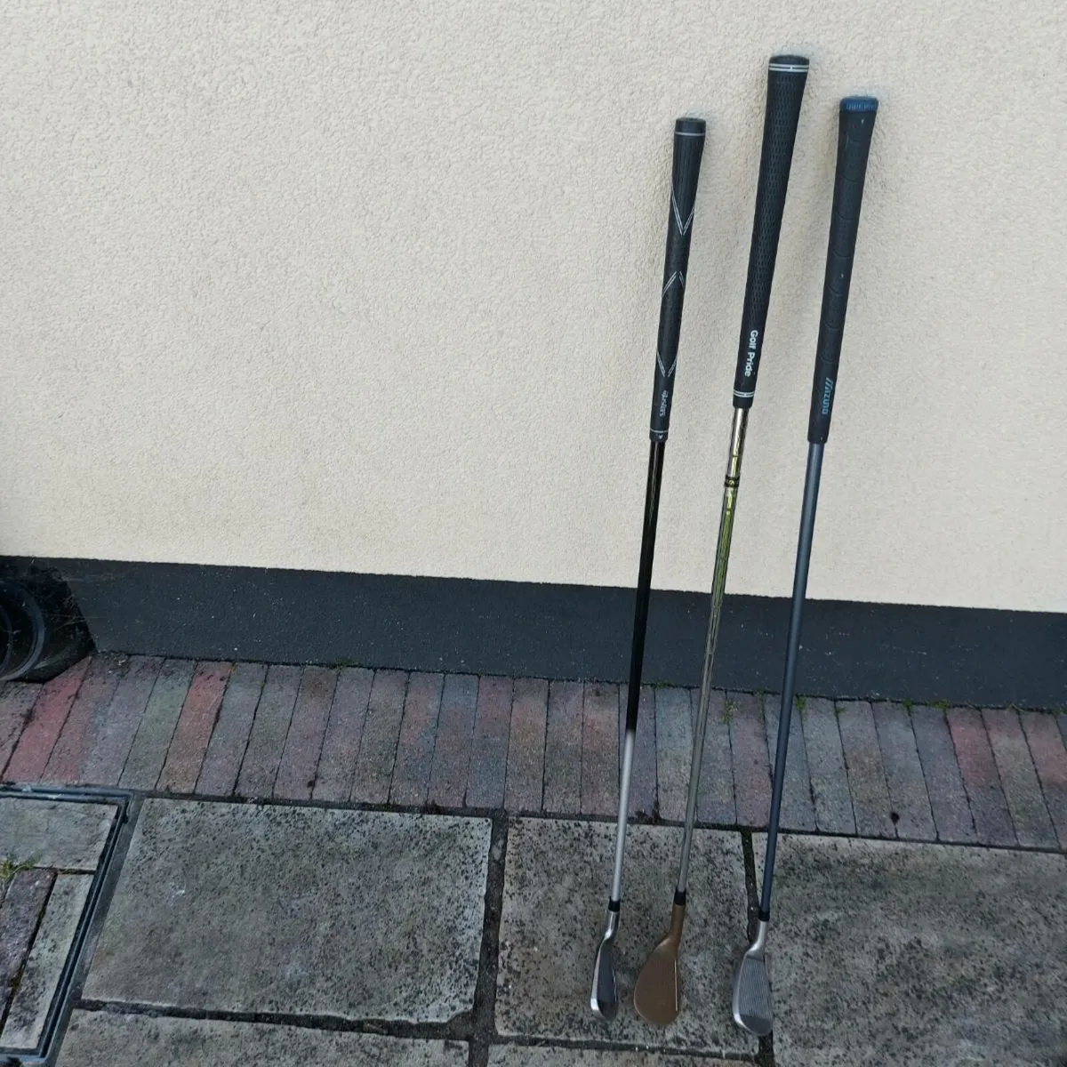 Range of Old Golf Clubs - Image 2