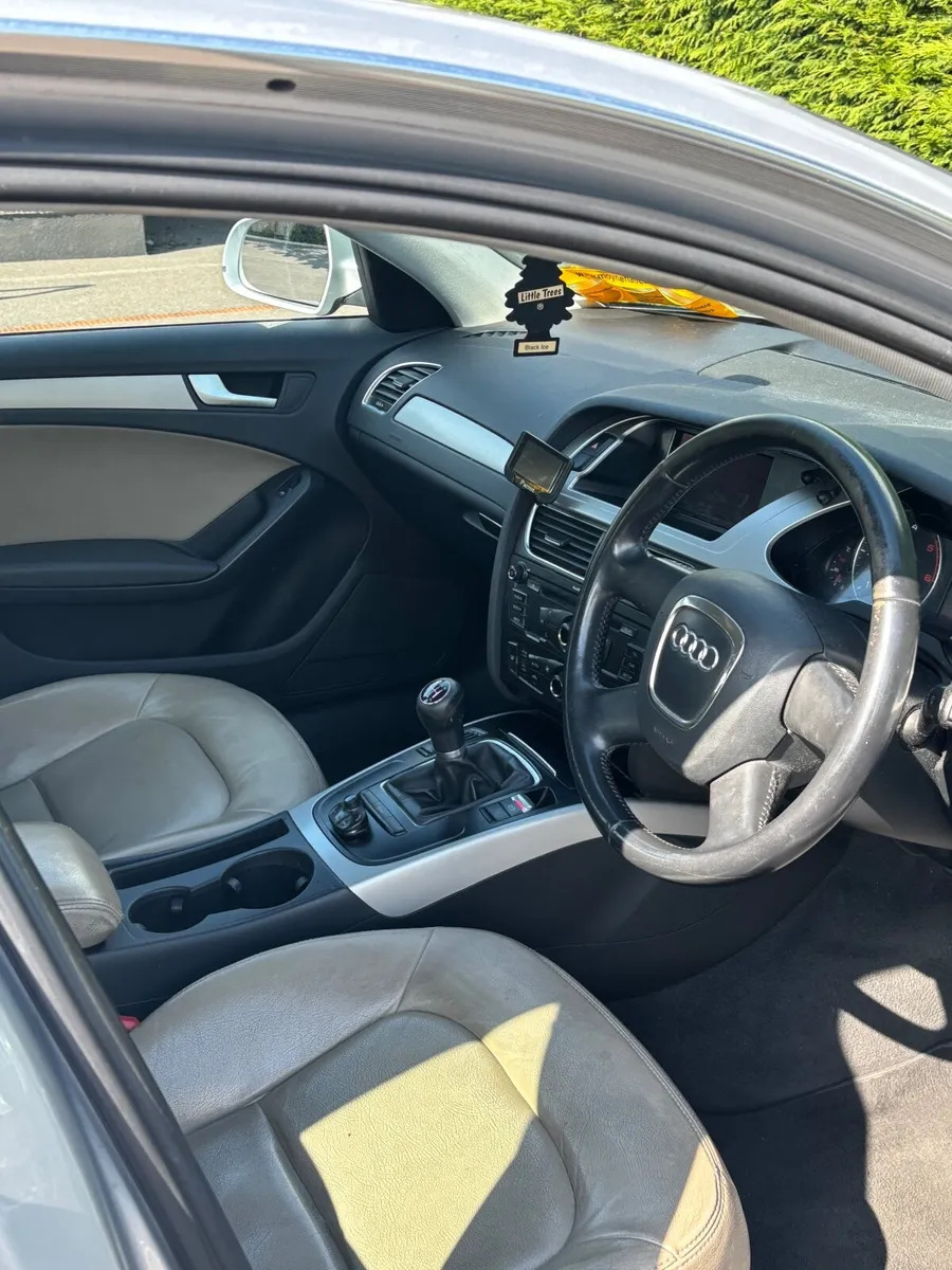 Audi A4 2011 - Image 1