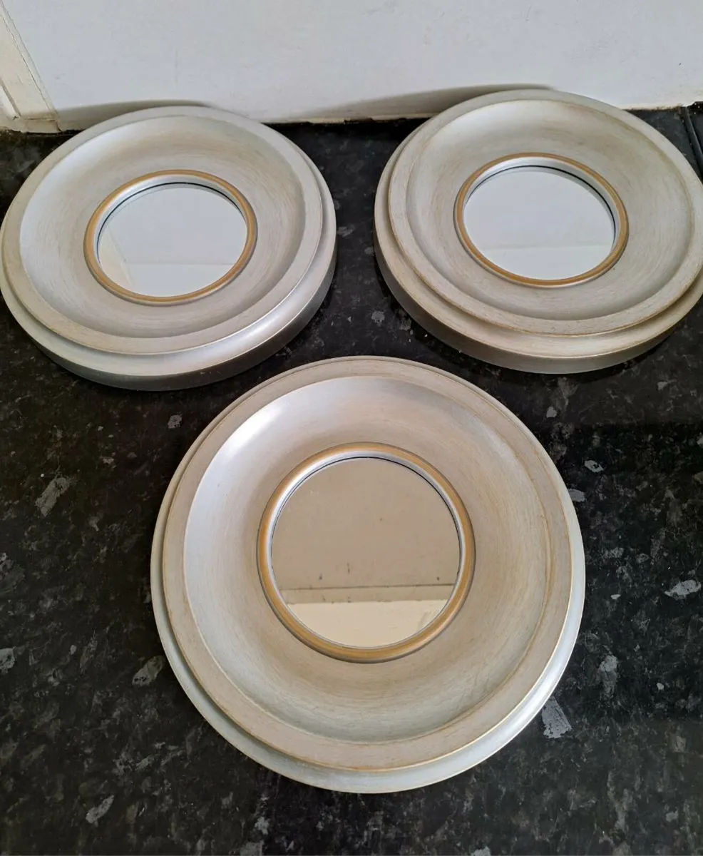 Three lovely small mirrors - Image 1