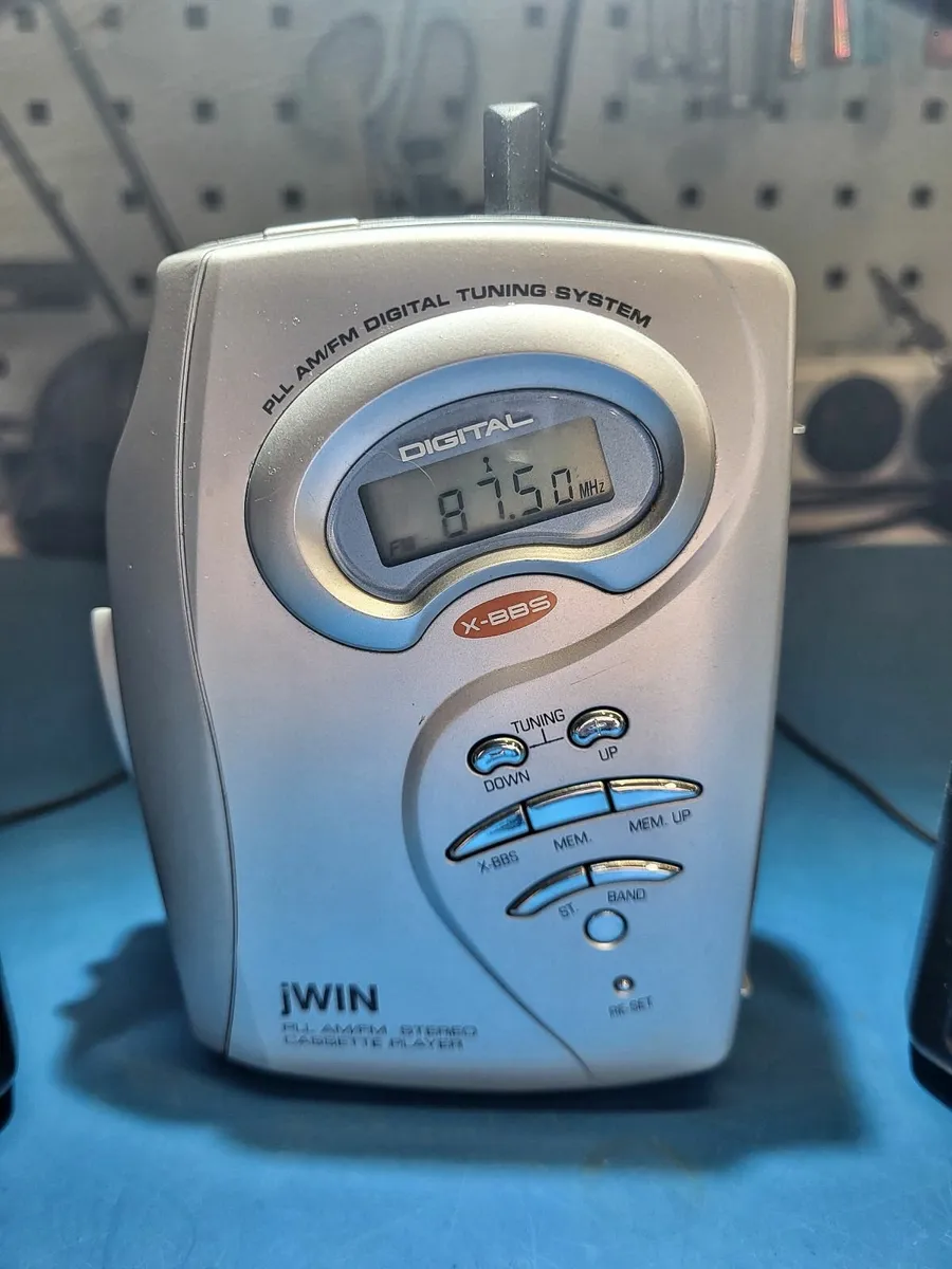 Walkman & Speakers - Image 2