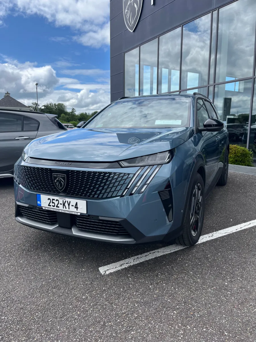 Peugeot 5008 2025 - Image 1