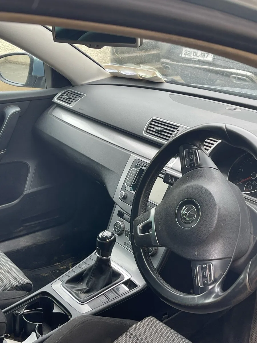 Volkswagen Passat - Image 3