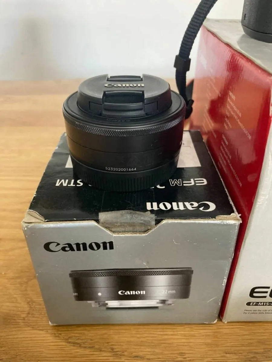 Canon Eos M6 Camera with lenses - Image 4