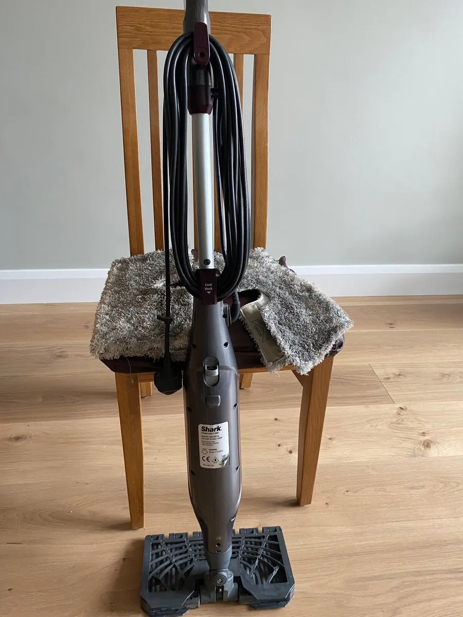 Shark steam mop - Image 3
