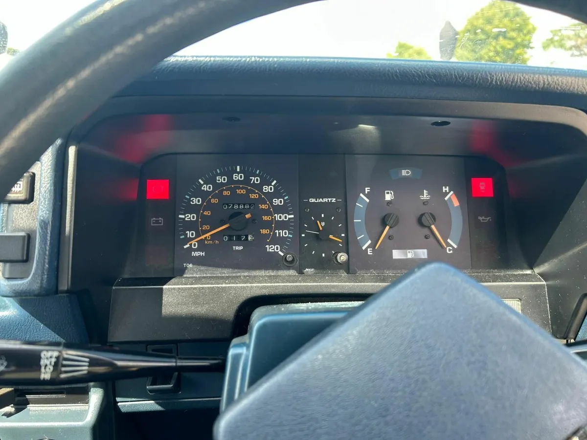 Toyota Carina 1984 - Image 2