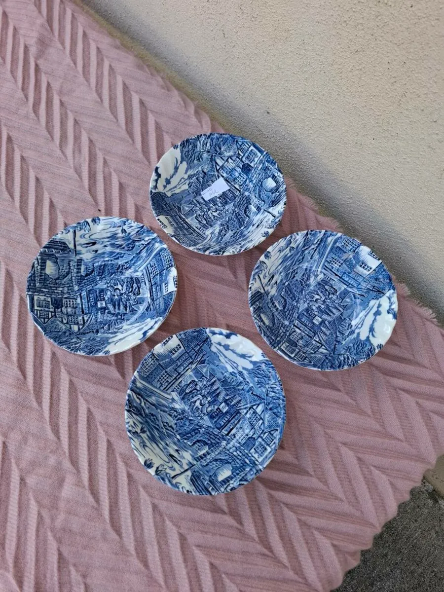 4 blue staffoshire bowls possible to post