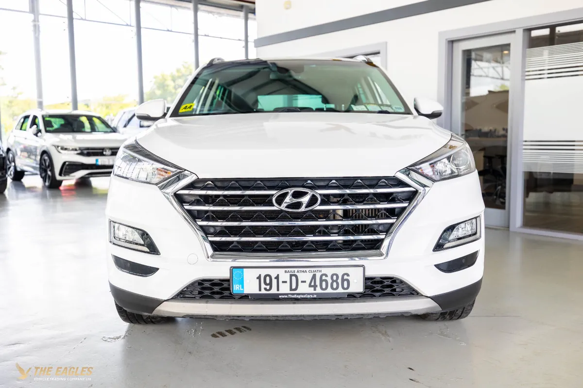 Hyundai Tucson  PREMIUM 5DR - Image 2