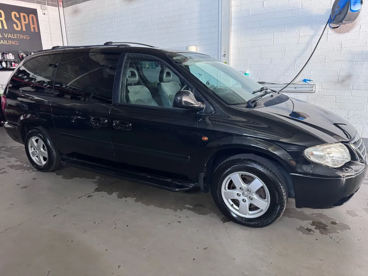 Chrysler Grand Voyager - Image 1