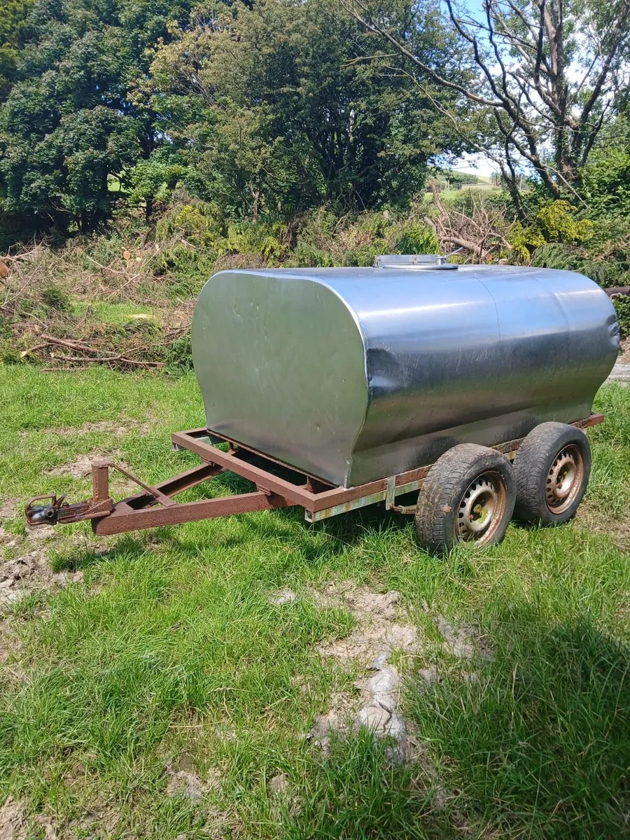 Road water tank - Image 1