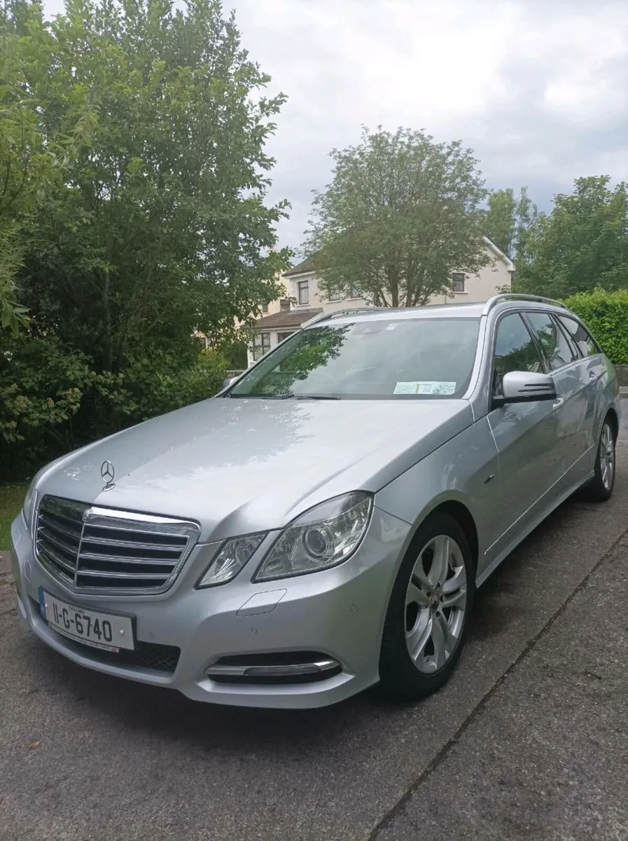 Mercedes E250 7 seat - Image 2