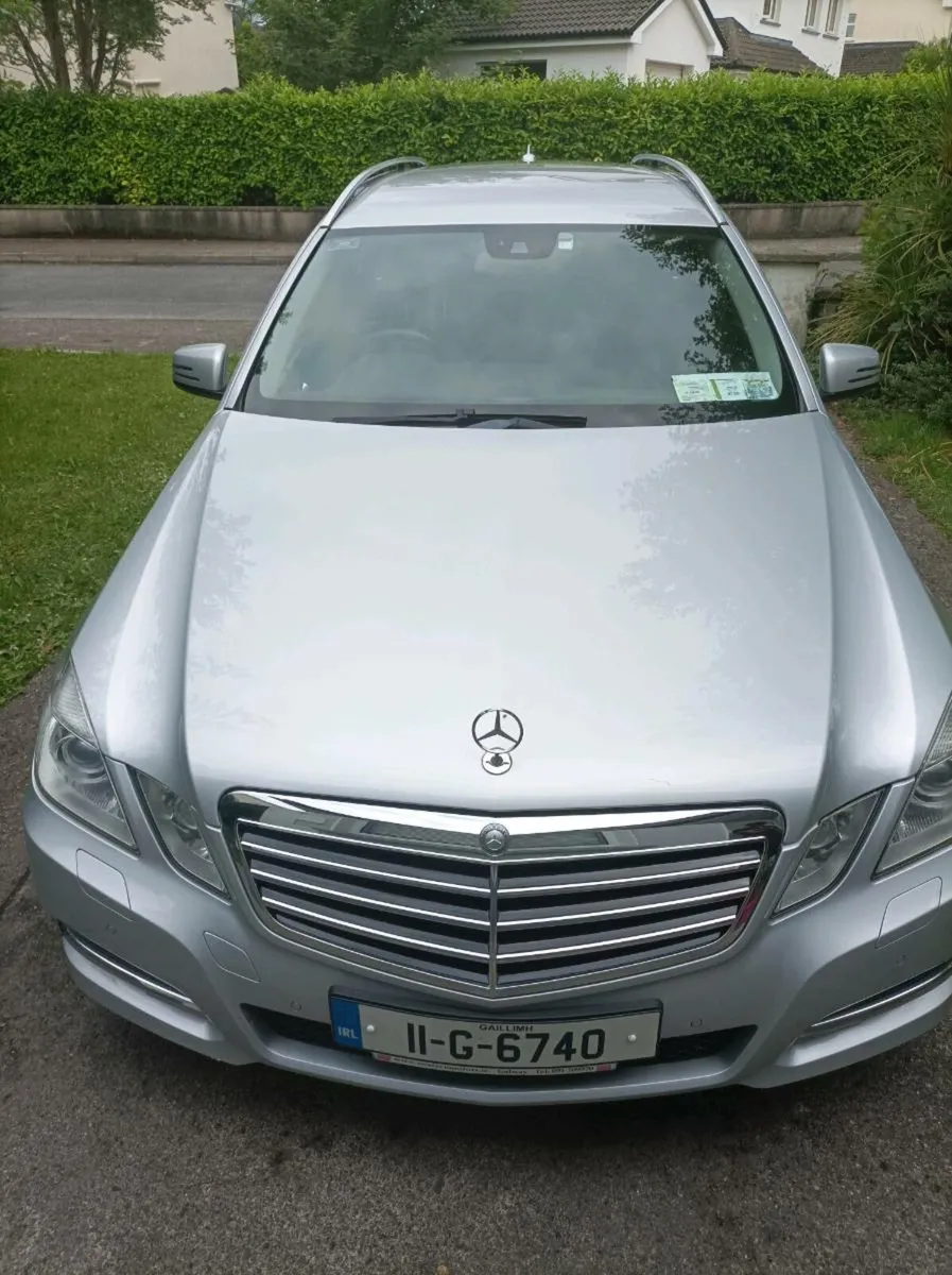 Mercedes E250 7 seat - Image 3