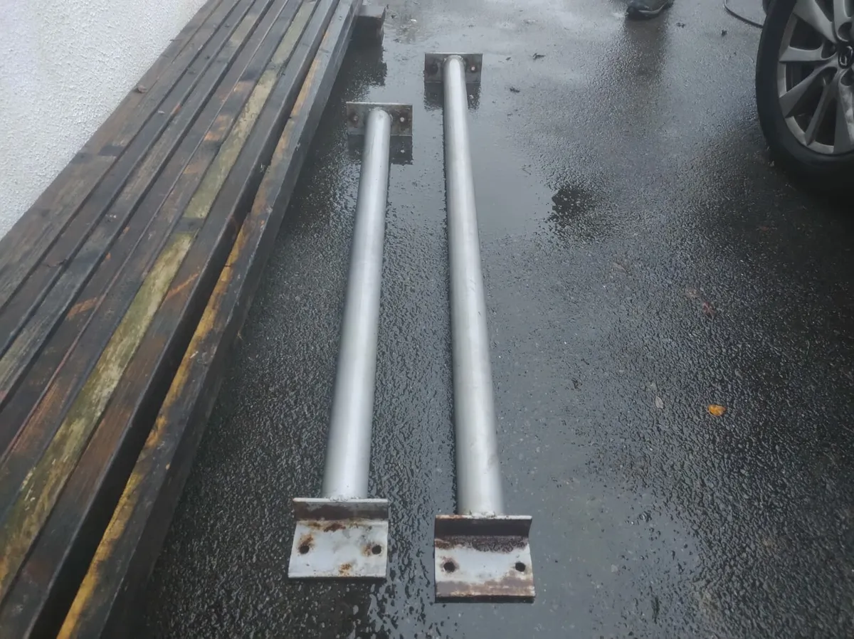 Steel supports - Image 1
