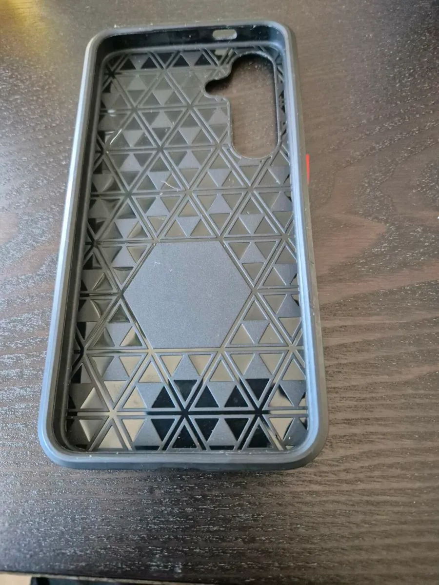 Samsung S24 back Cover + Wired Earphones - Image 2
