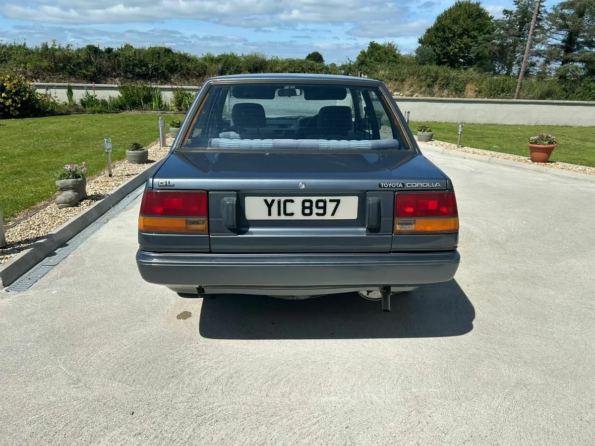 Toyota Corolla 1986 GL model - Image 4