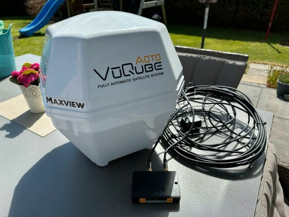 Maxview VuQube Auto Portable Satellite Dish - Image 1