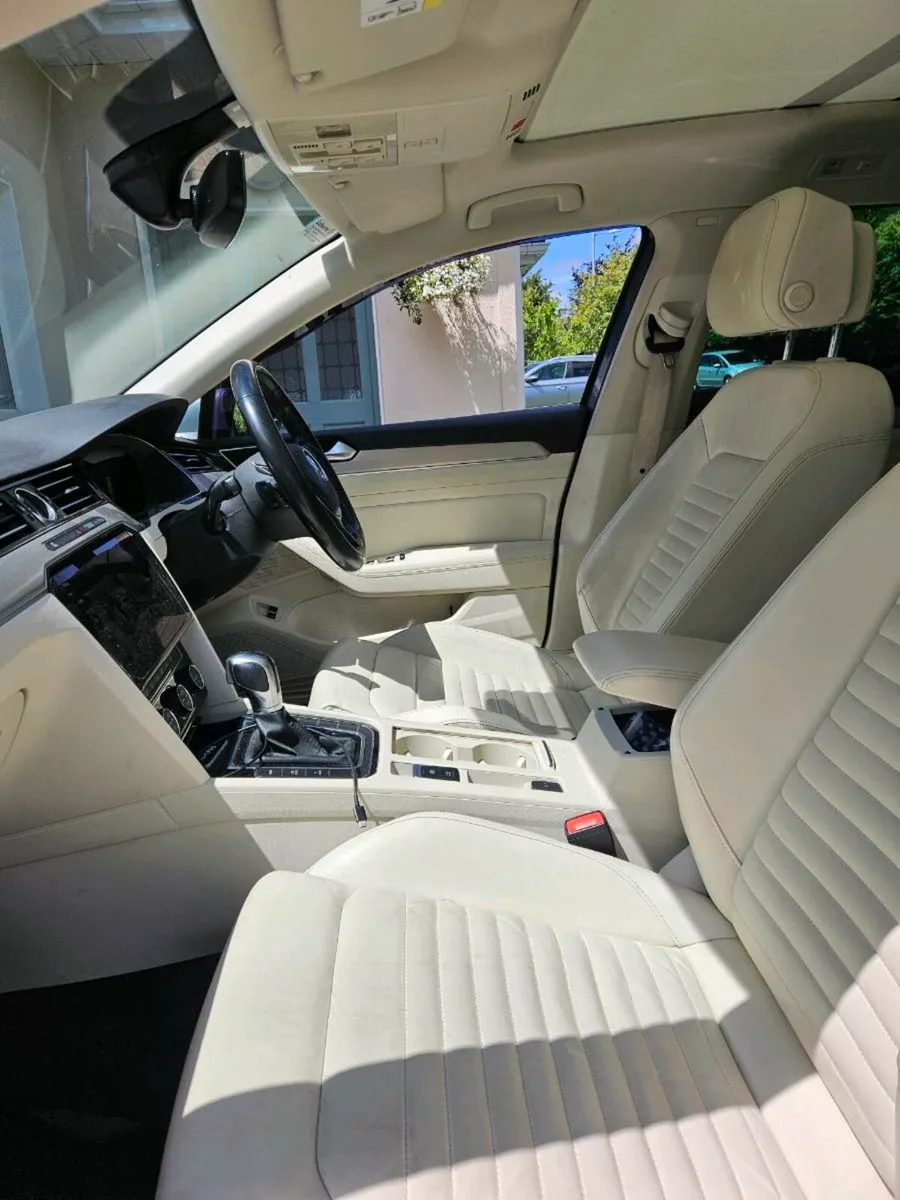 2018 VW Passat GTE Advance  Estate - Image 4