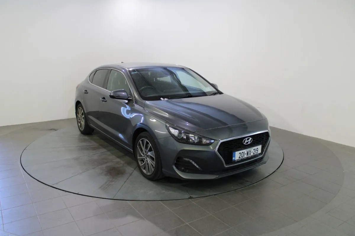 Hyundai i30 Fastback Diesel 1.6 - Image 1