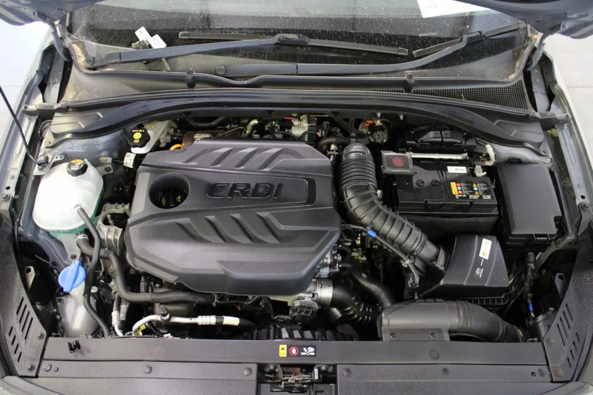 Hyundai i30 Fastback Diesel 1.6 - Image 4