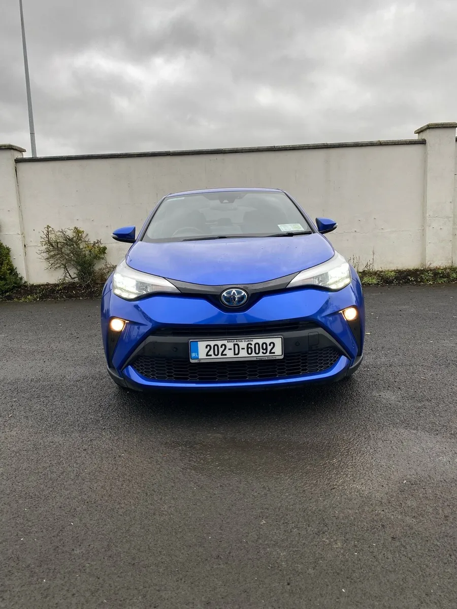 Toyota C-HR 1.8 Petrol Hybrid in Nebula Blue - Image 3