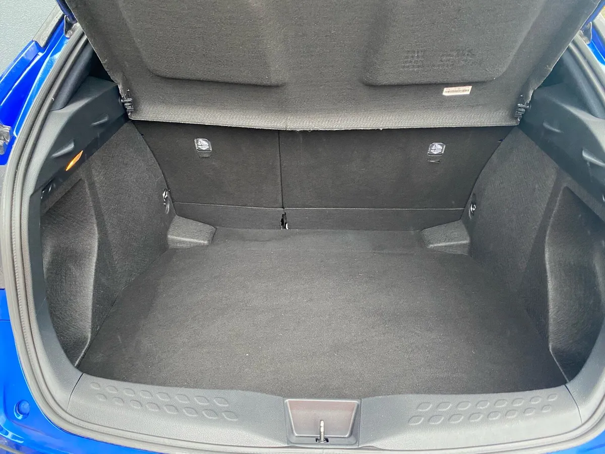 Toyota C-HR 1.8 Petrol Hybrid in Nebula Blue - Image 4