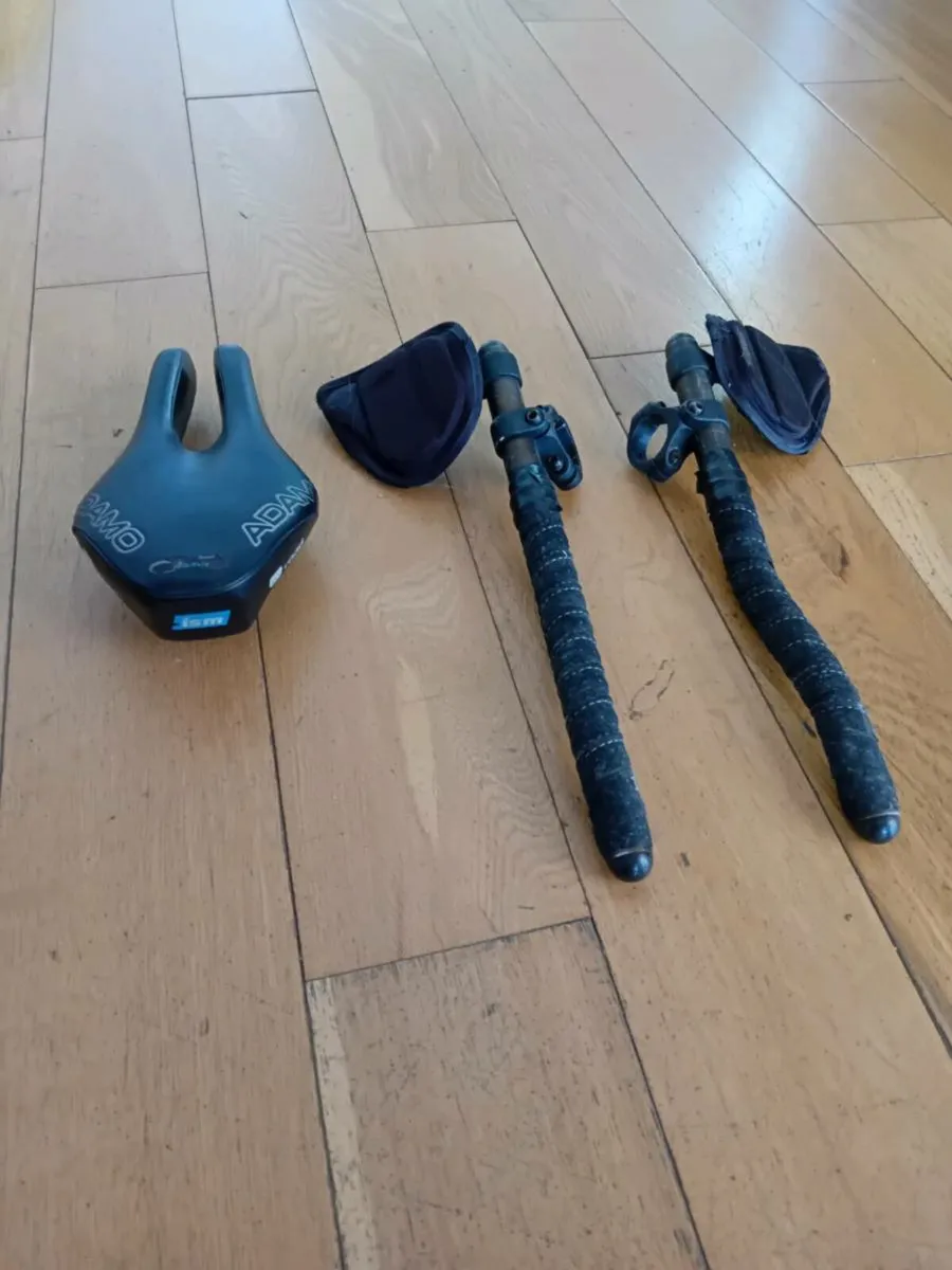Adamo saddle and adjustable trim bars