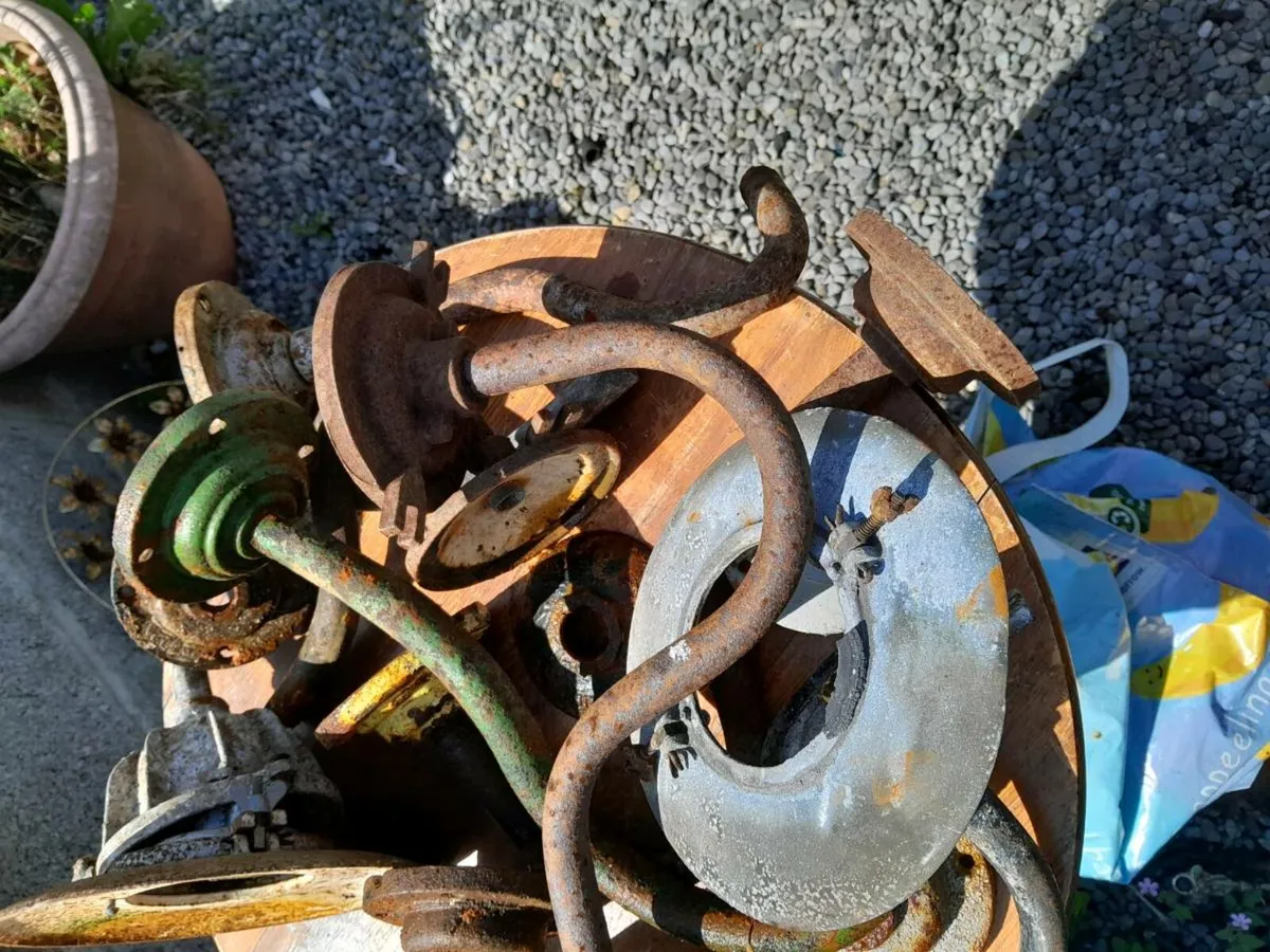 Old out side lights - Image 2