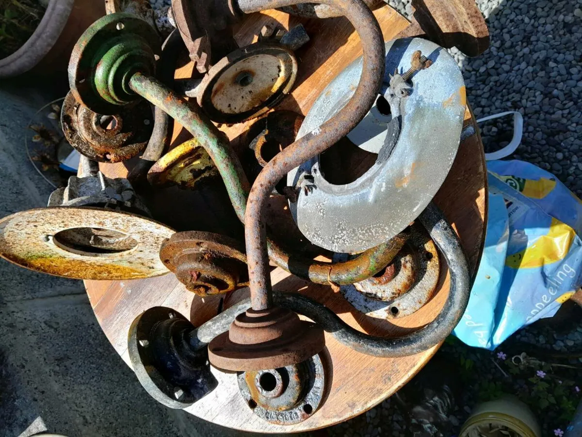 Old out side lights - Image 4