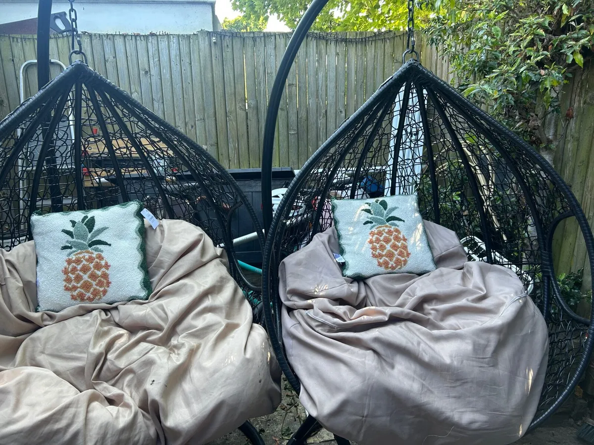 XL egg chairs - Image 1