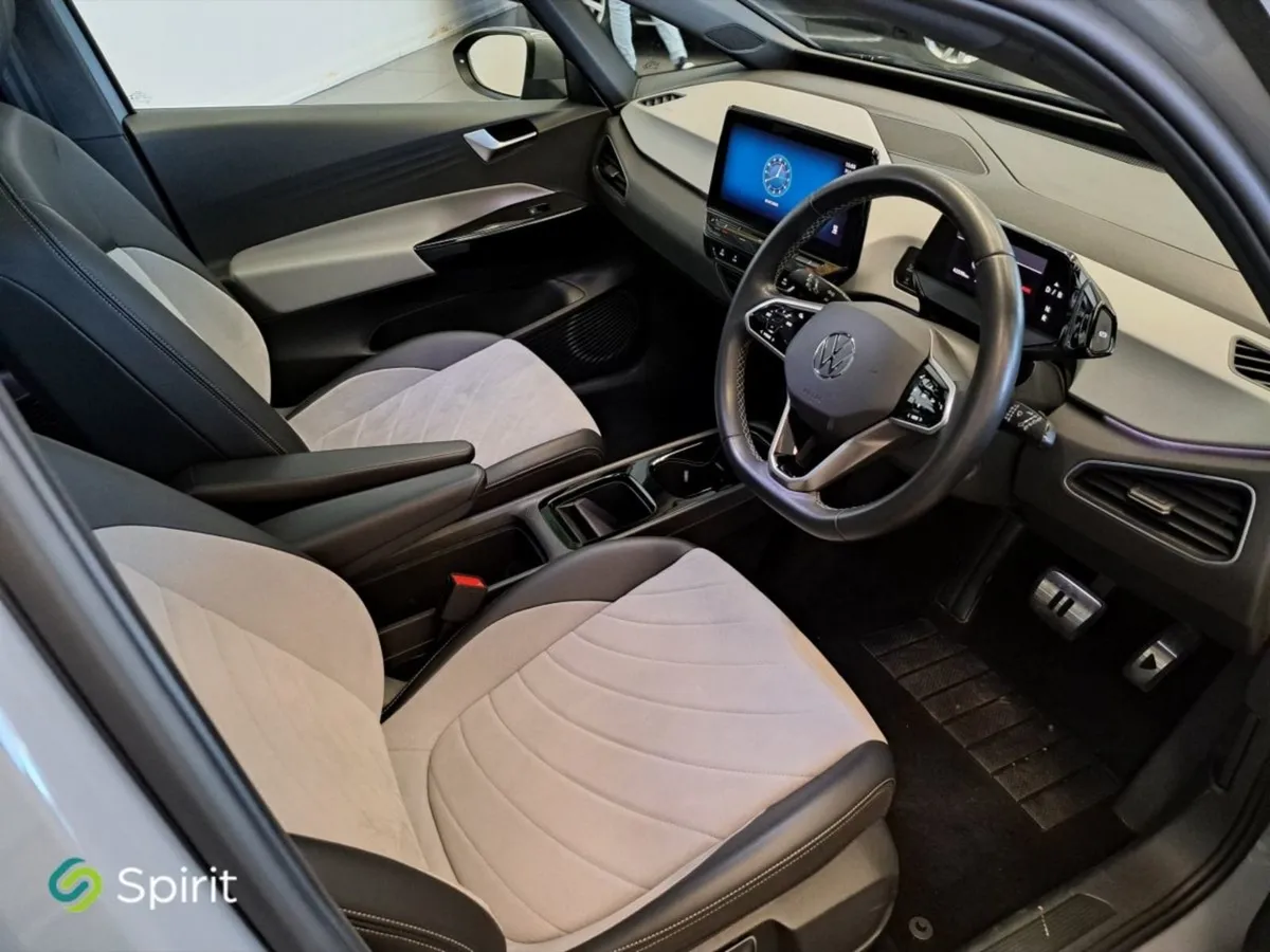 Volkswagen ID.3 Family 58kwh glass Roof  call Joh - Image 4