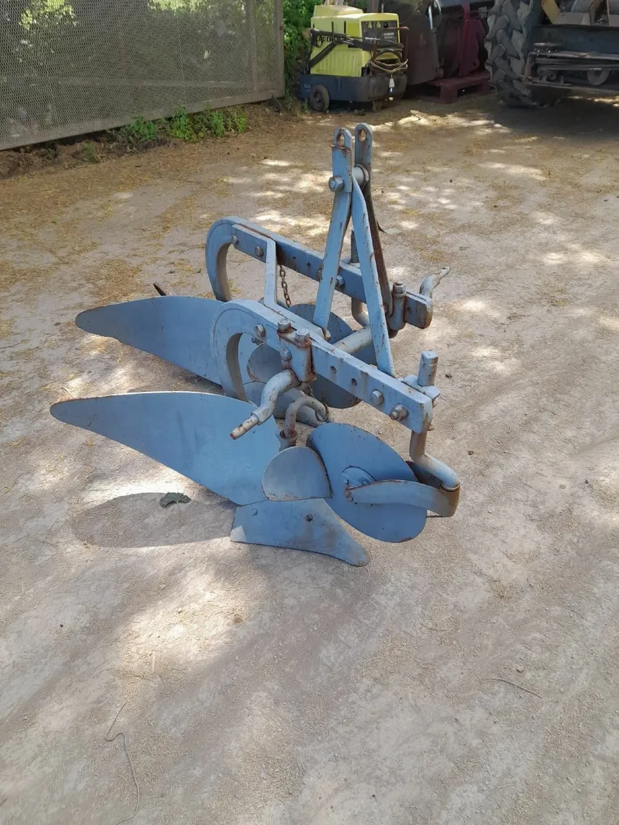 ferguson 2 furrow plough - Image 1