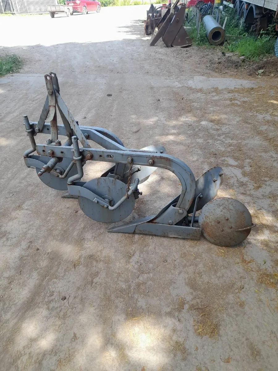 ferguson 2 furrow plough - Image 4