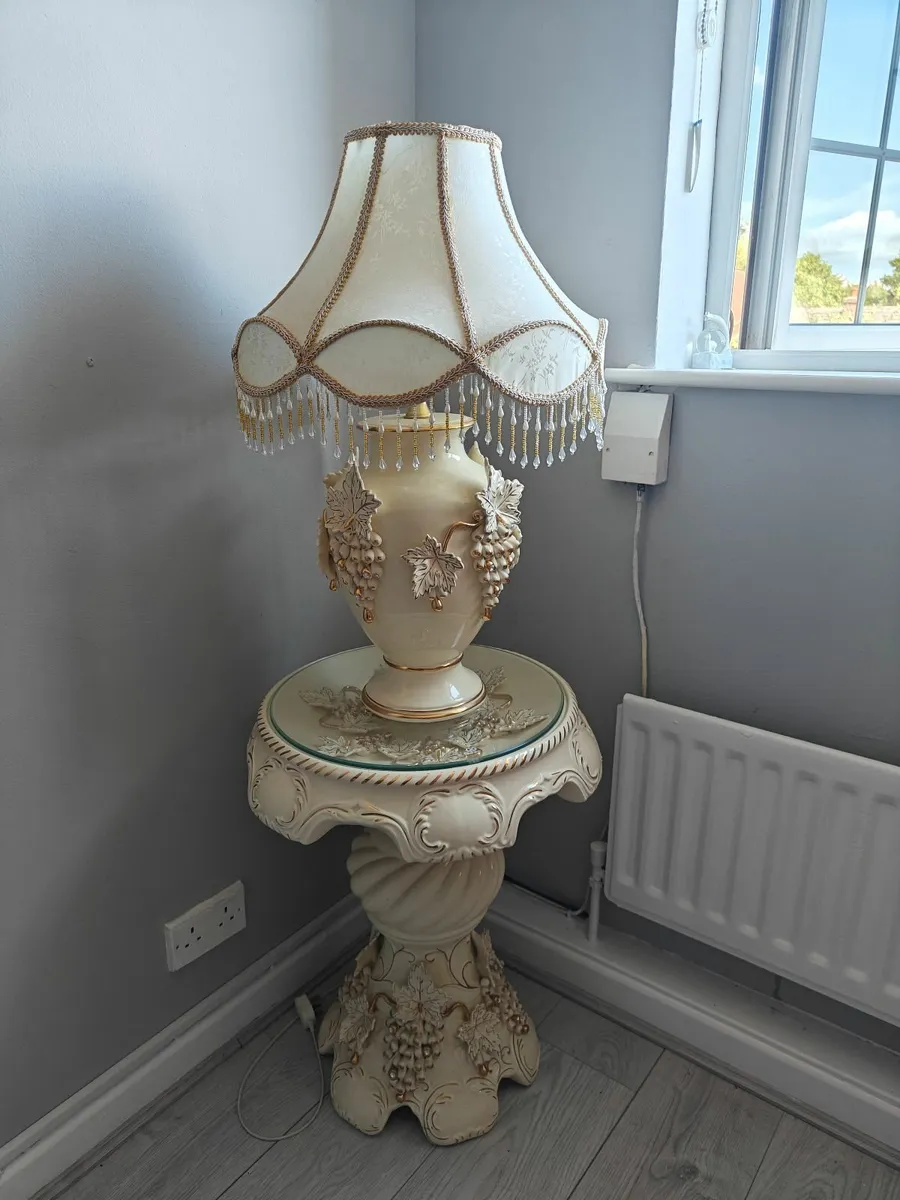 Lamp and lamp table set - Image 2
