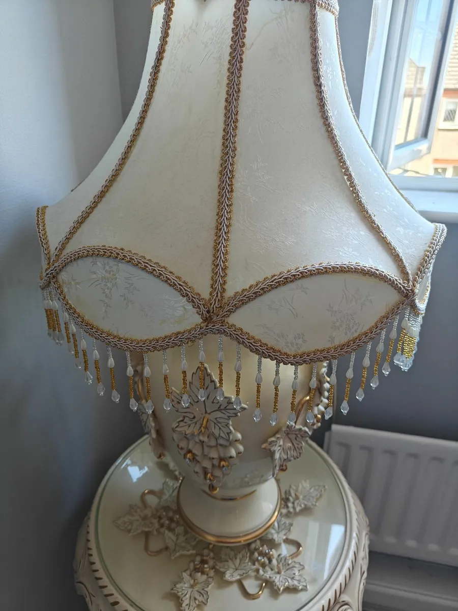 Lamp and lamp table set - Image 3