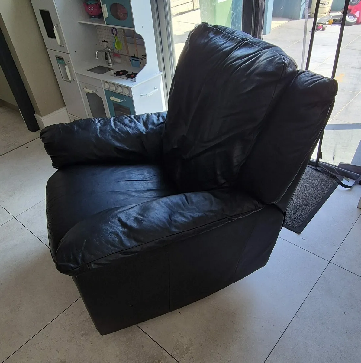 Leather recliner - Image 1
