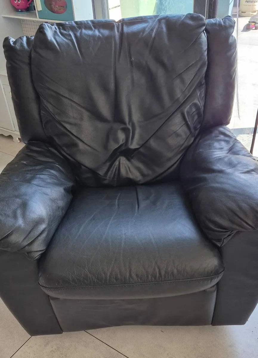 Leather recliner - Image 4