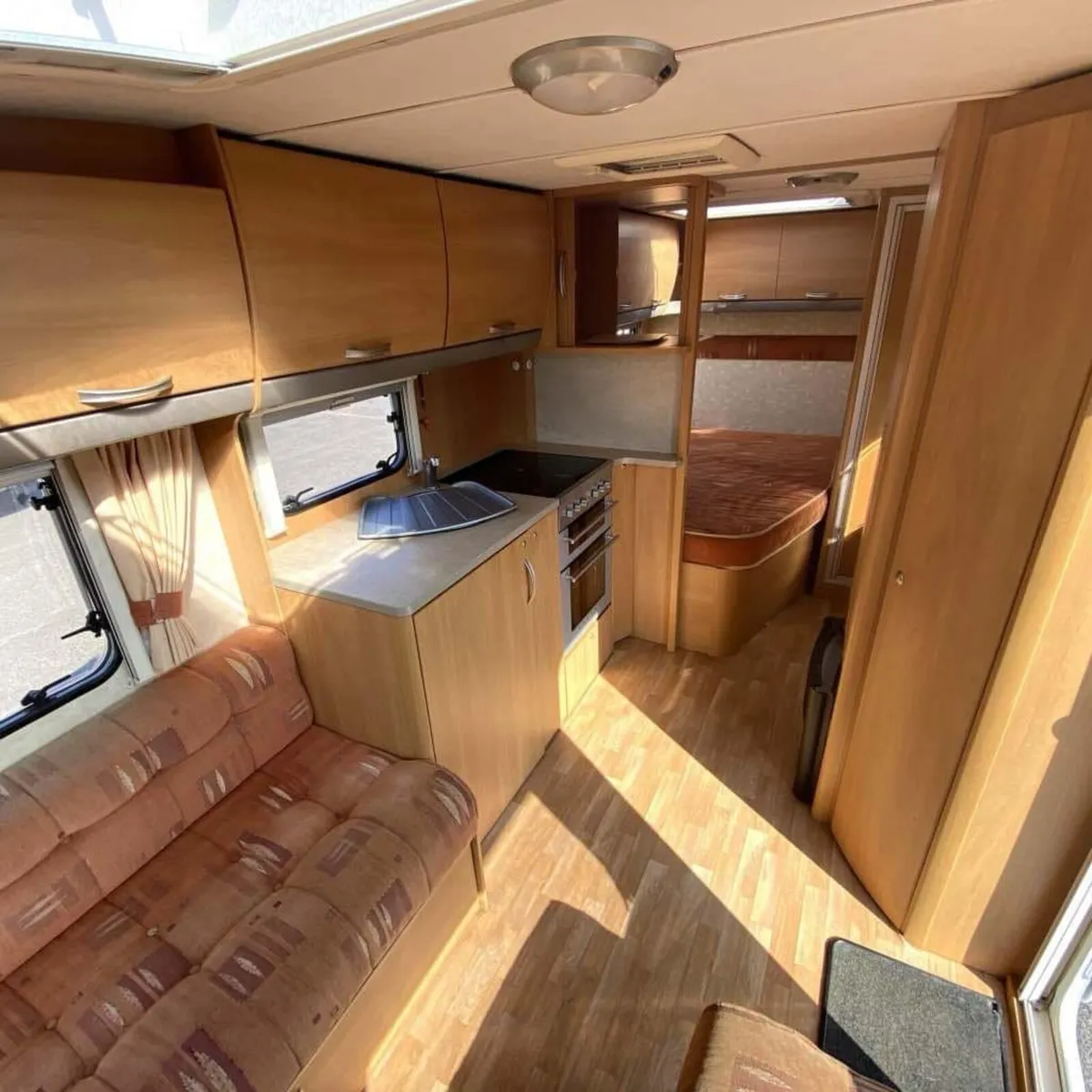 Caravan - Image 4