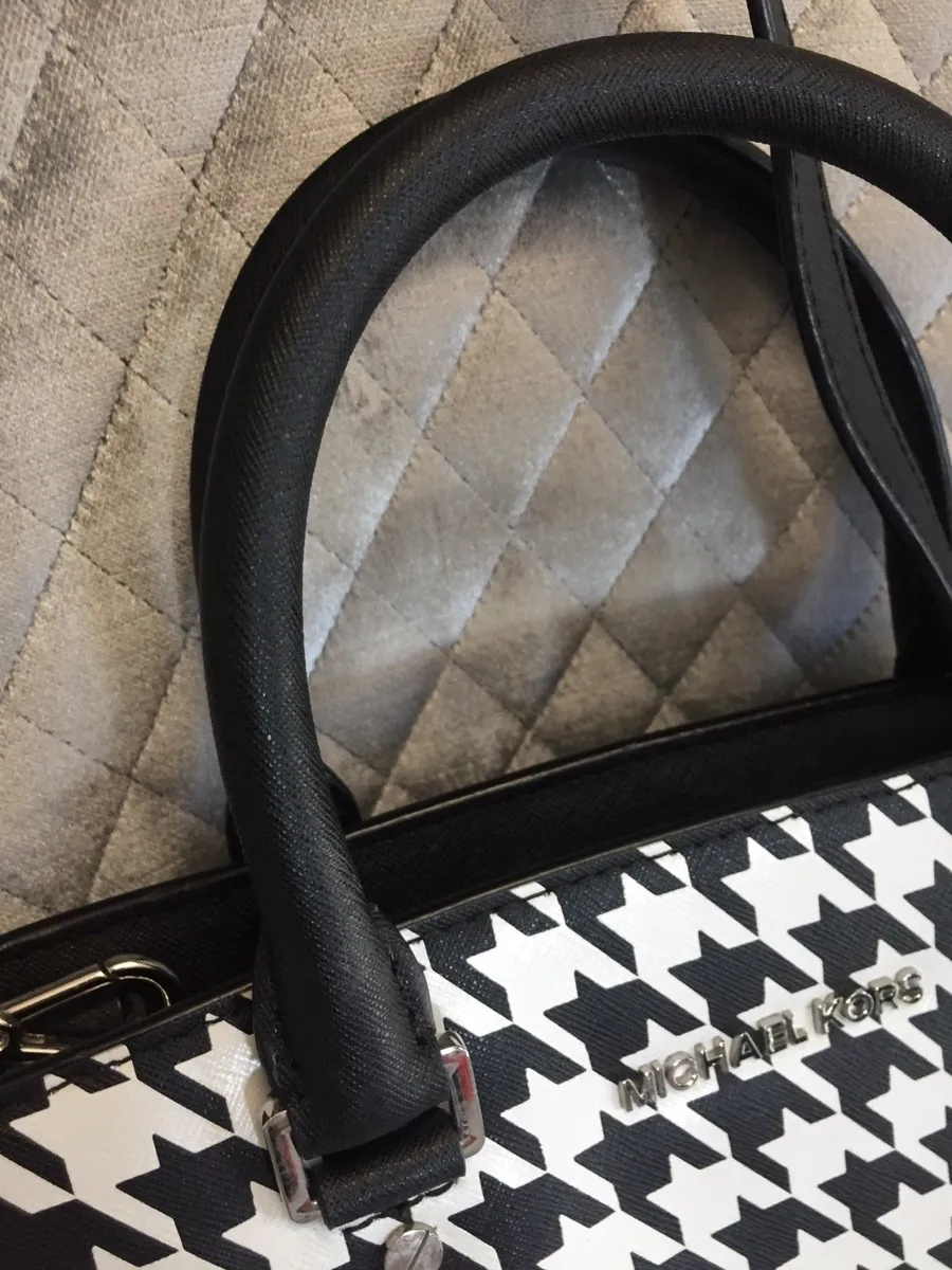 Stunning Michael kors handbag - Image 3