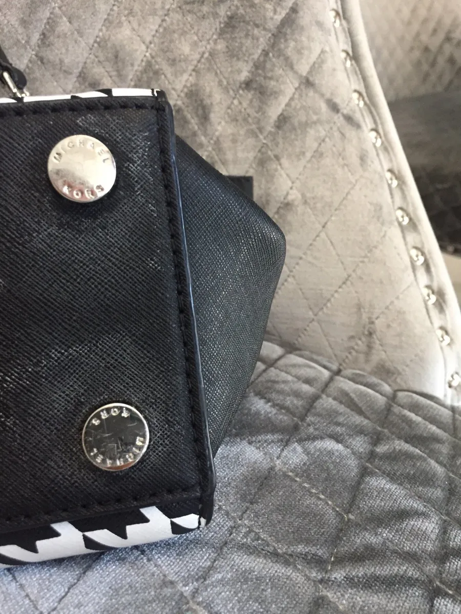 Stunning Michael kors handbag - Image 4