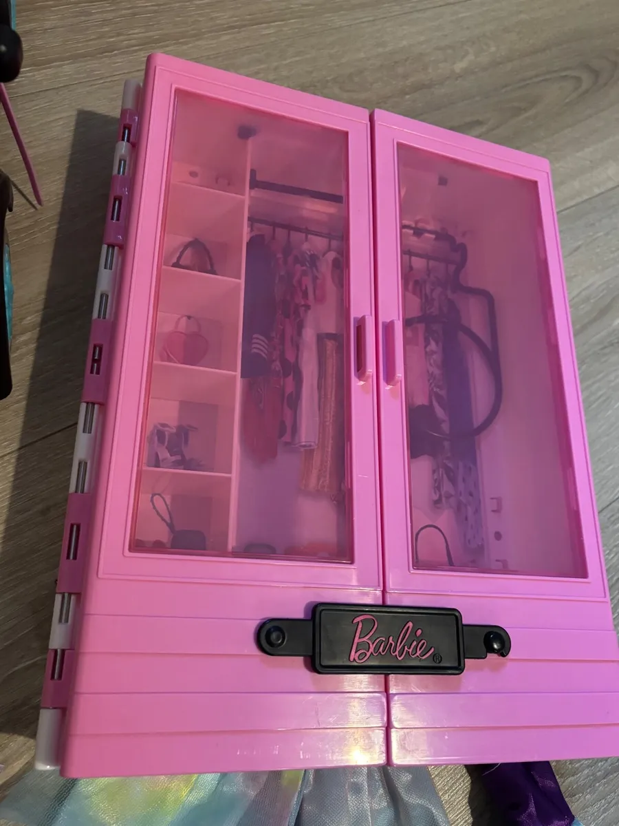 Doll house - Image 1