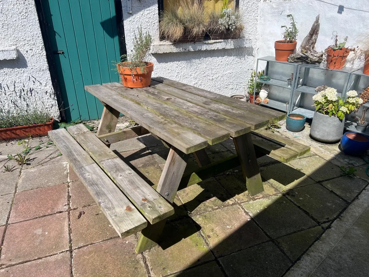 Wood picnic table