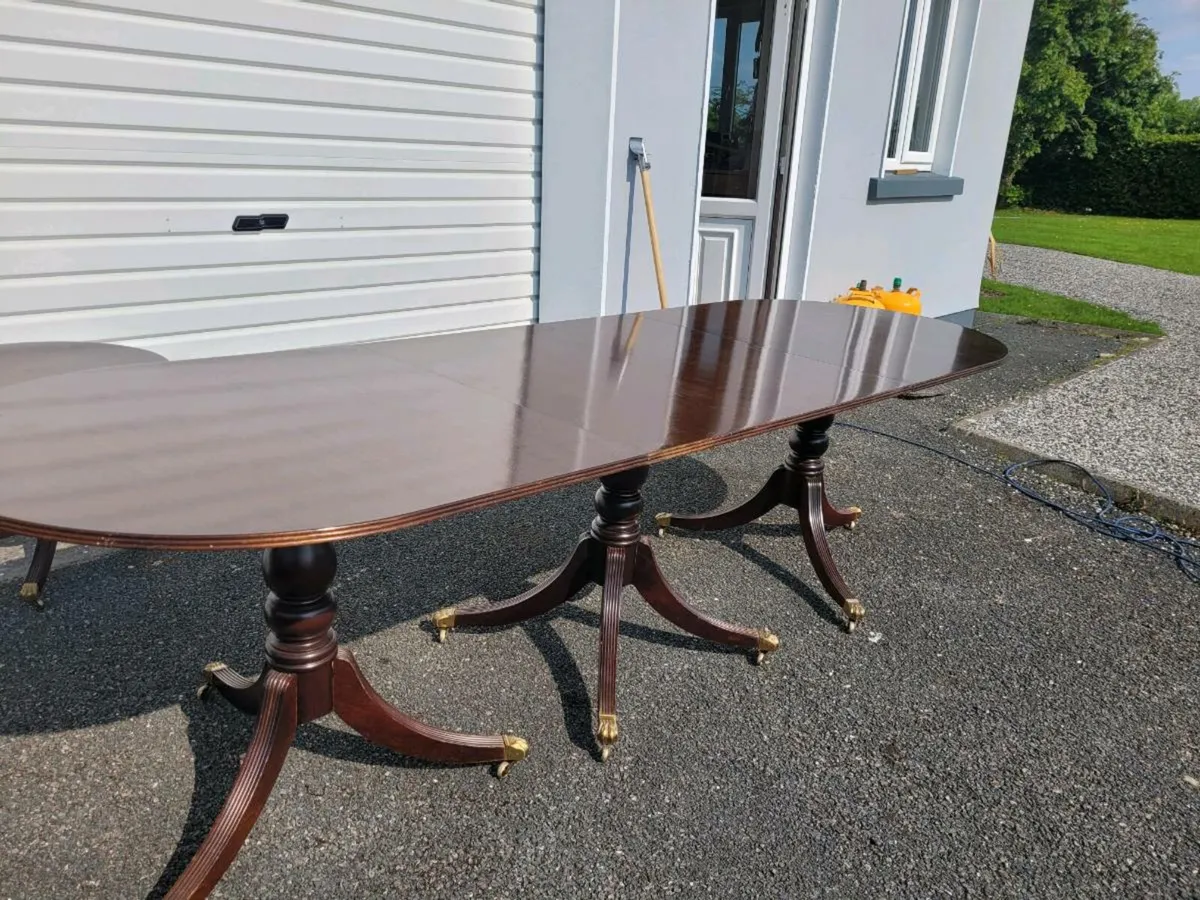 Mahogany dining room table, seats 10 people - Image 1