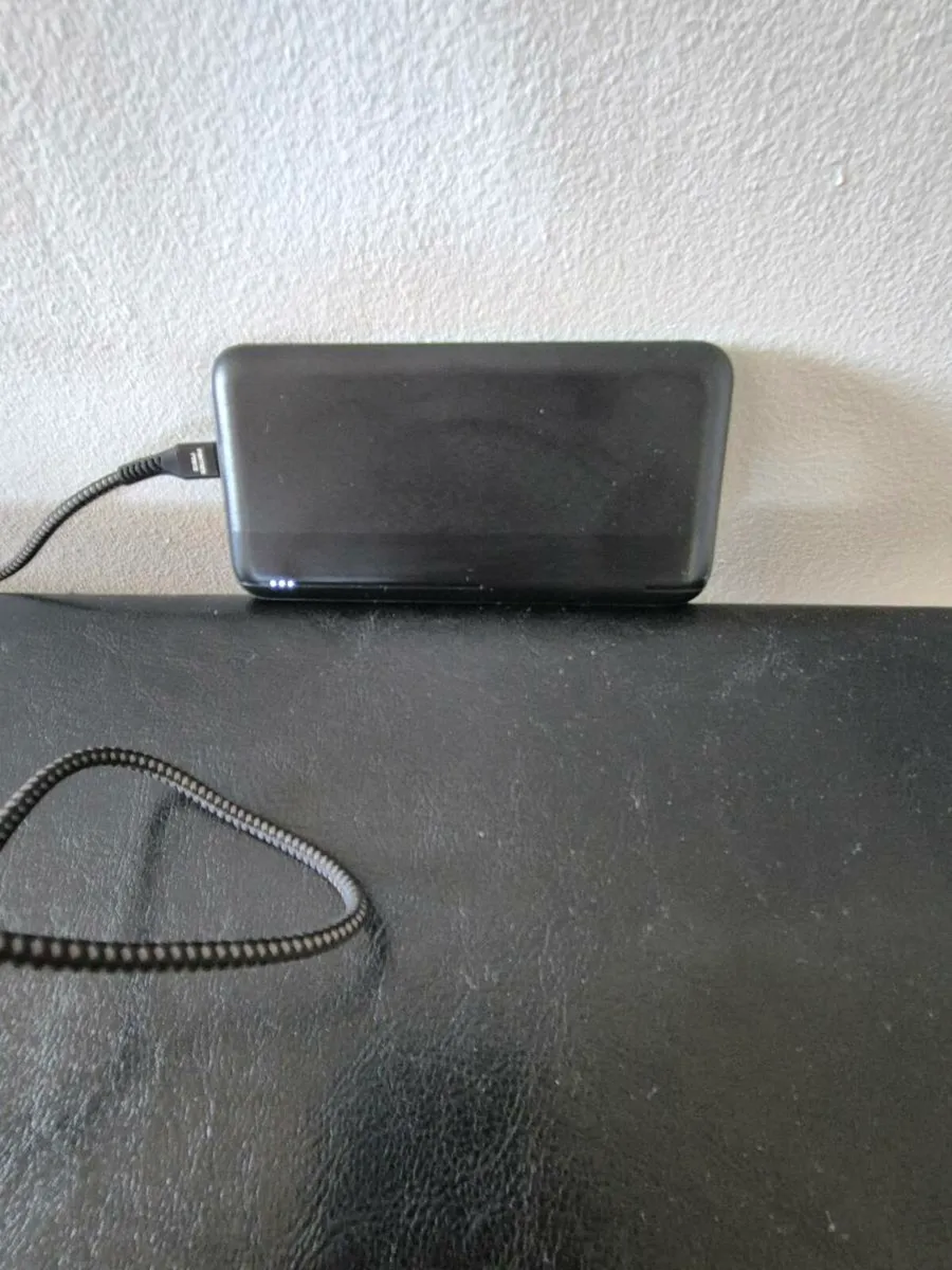 Power Bank 10000Mah (including earphones + cable) - Image 3
