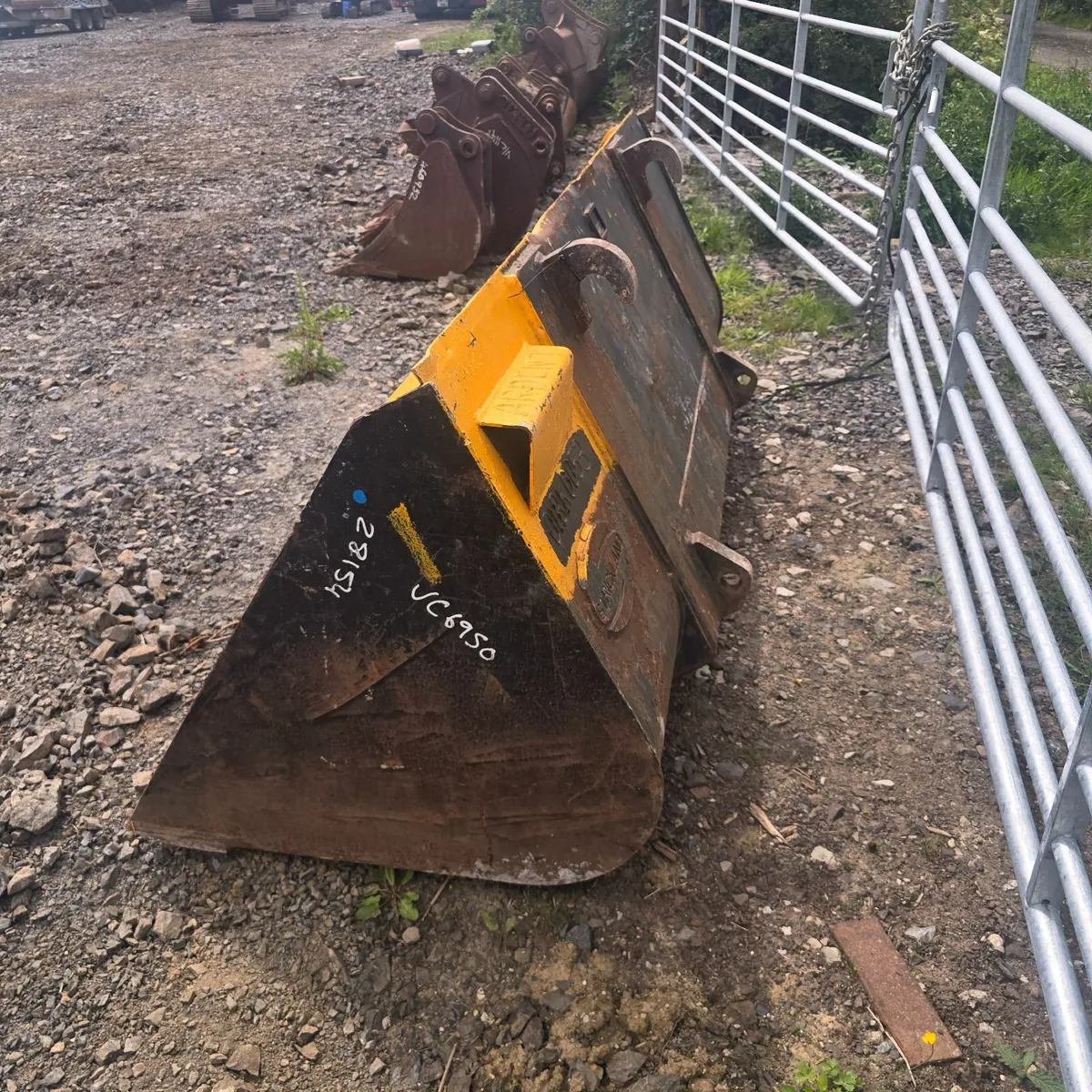 Telehandler bucket - Image 2