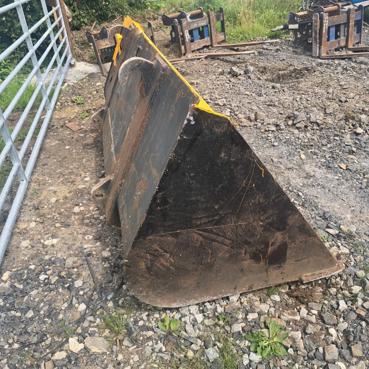 Telehandler bucket - Image 3
