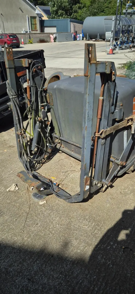 High tip grass box - Image 1