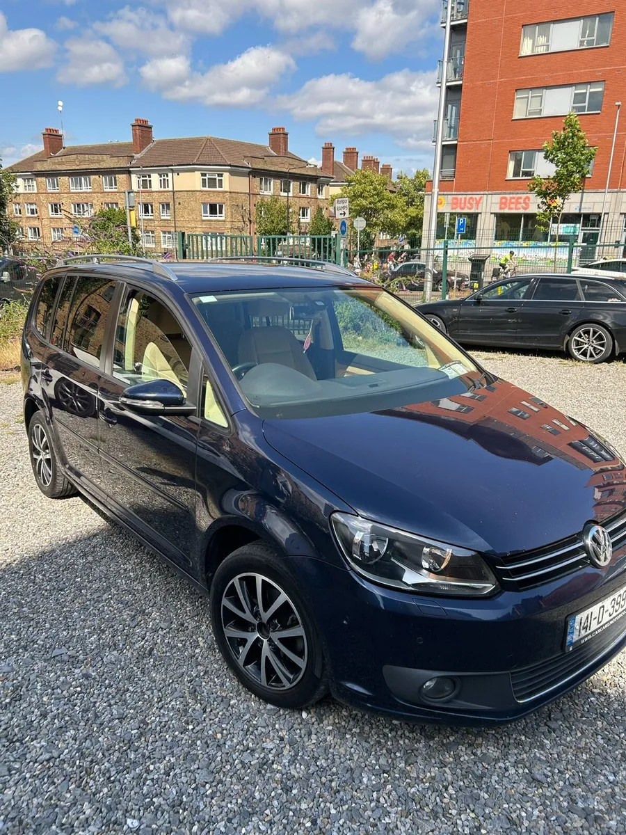 Volkswagen touran 1.6 TDI trend line automatic - Image 1