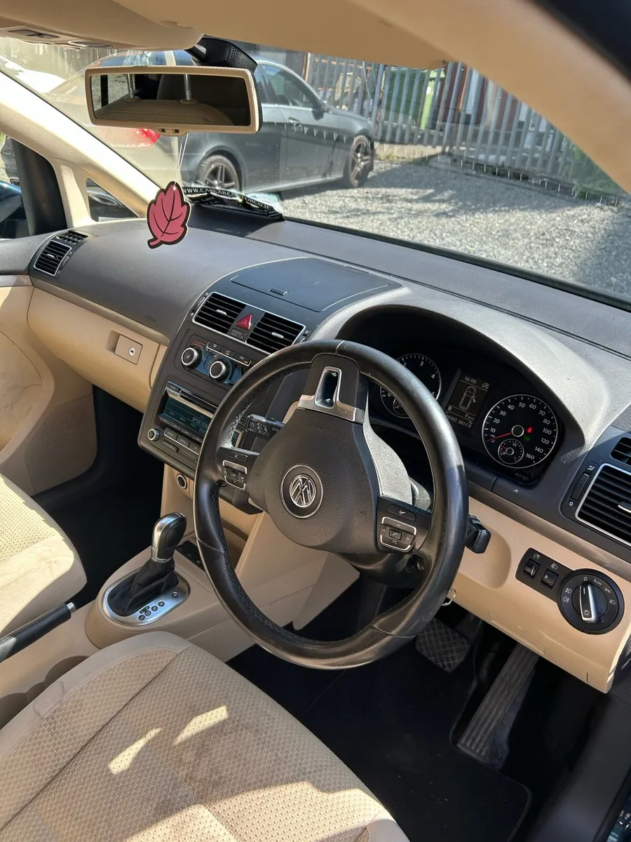 Volkswagen touran 1.6 TDI trend line automatic - Image 4