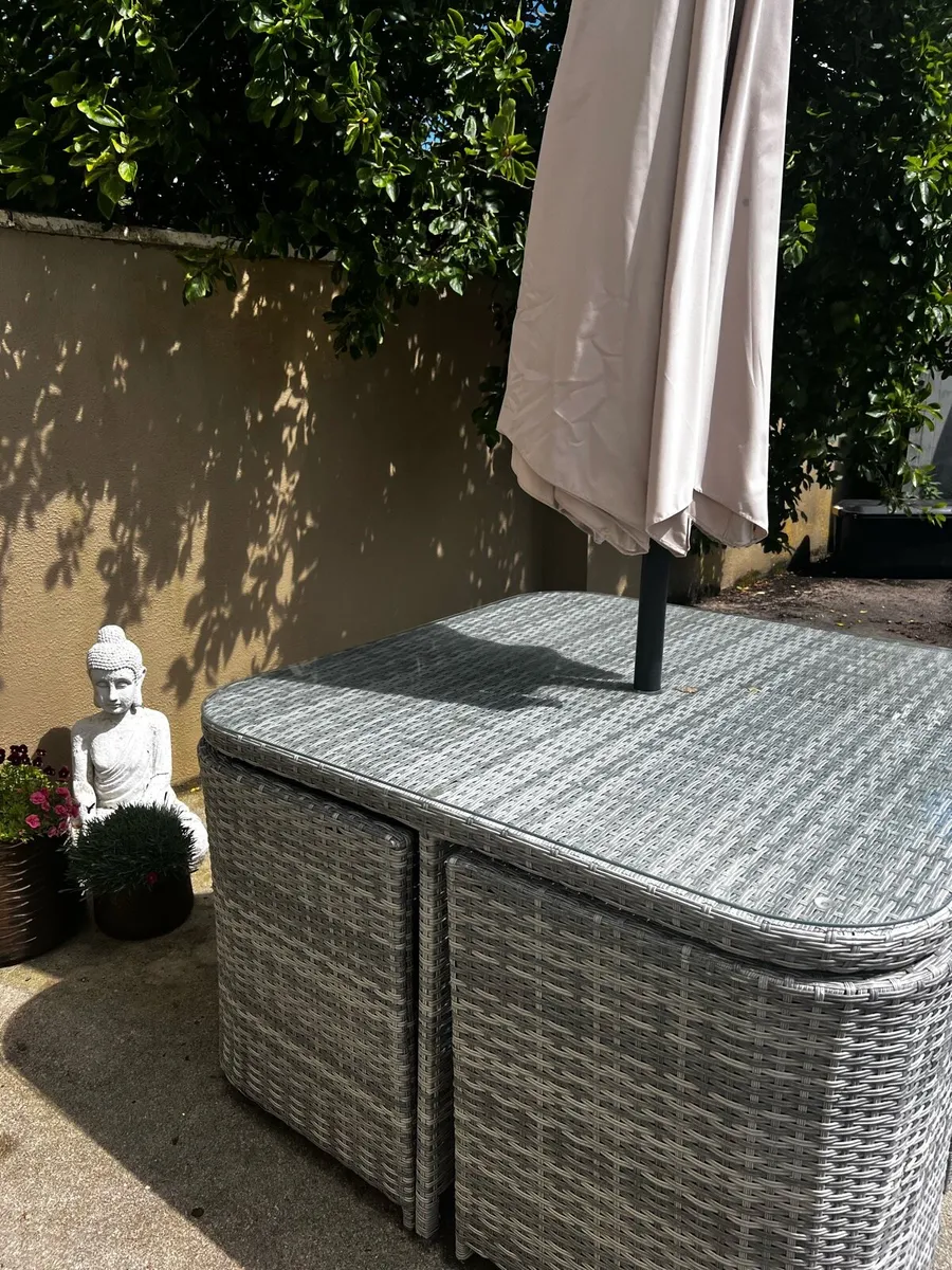 Patio table and chairs - Image 4